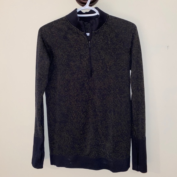 Lululemon- Long sleeve 1/2 zip